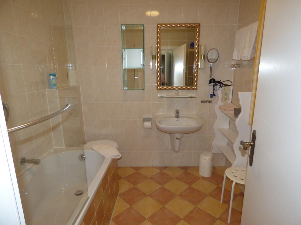 Hotel Engelhof Тутцинг Экстерьер фото